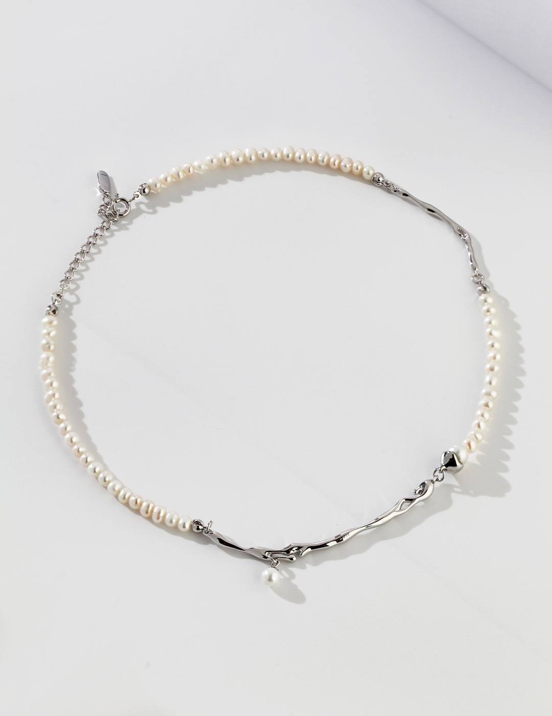 "Modern Muse" Chic 18K Gold Natural Pearl Choker