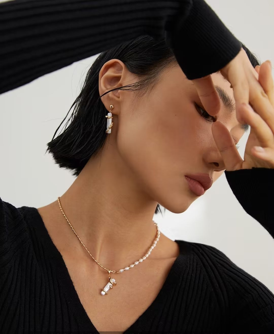 18K gold necklace with a natural baroque pendant, dainty and chic-love story jewelry