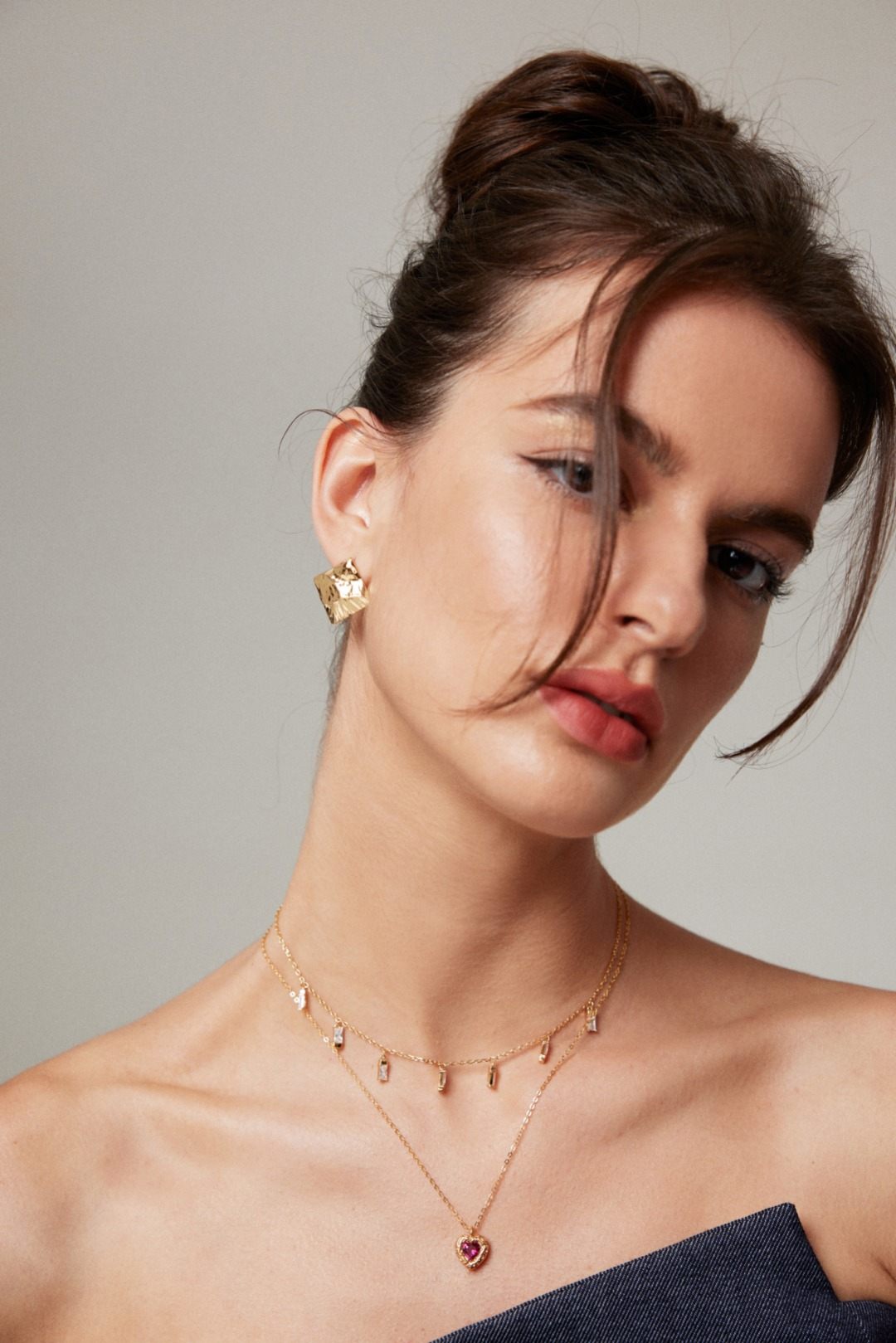 'Beating Heart' 18K gold pendant with pink zircon in heart shape-love story jewelry