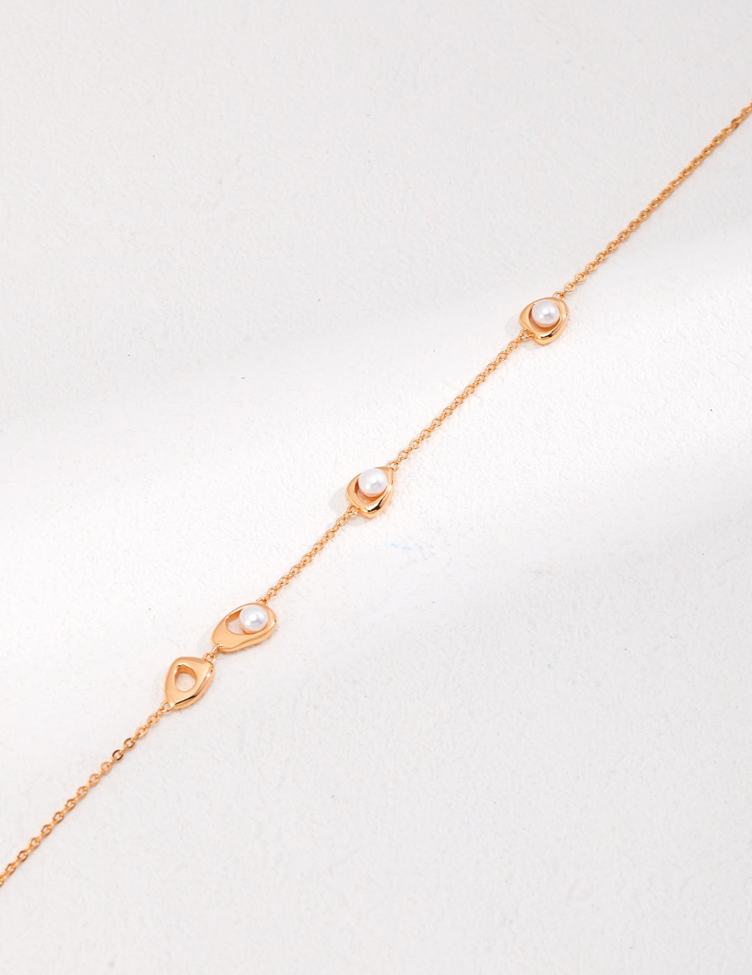 'Conch' 18K gold choker with a natural pearl and layered design-love story jewelry