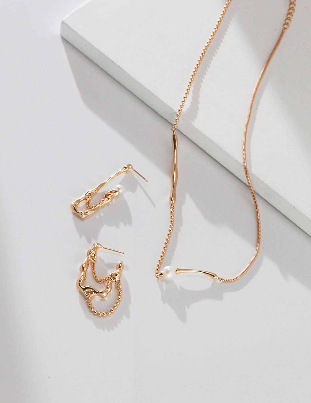 18K gold and sterling silver choker with a natural pearl in a minimalist design-love story jewelry