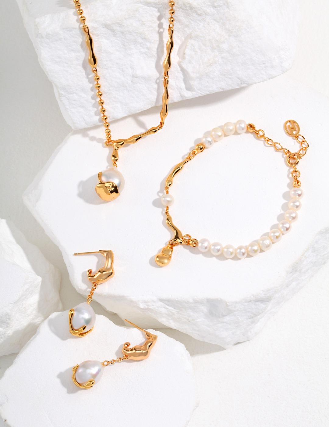 18K gold necklace with a natural baroque pendant in a unique fluid shape-love story jewelry