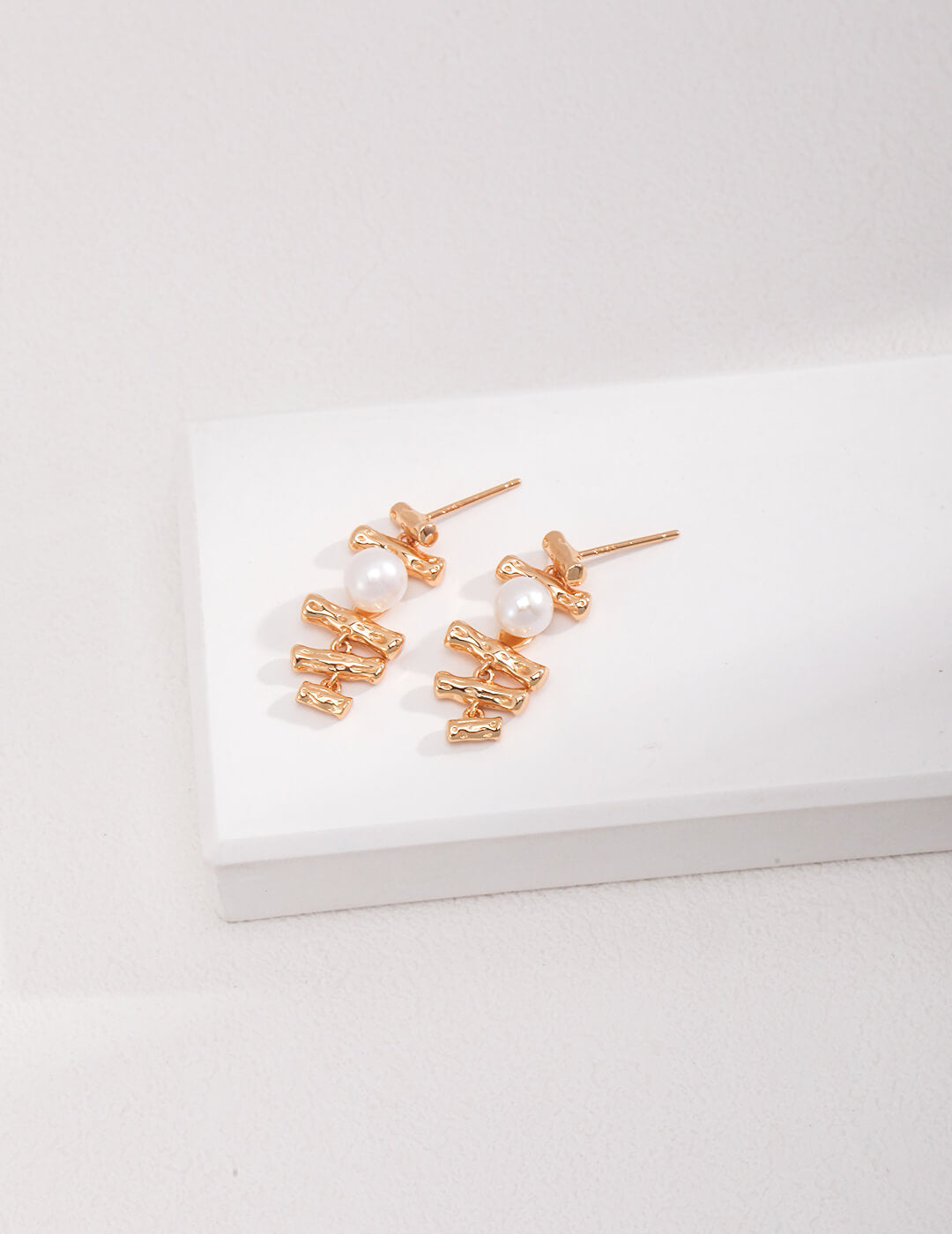 Minimal 18K gold earrings with natural pearls-love story jewelry