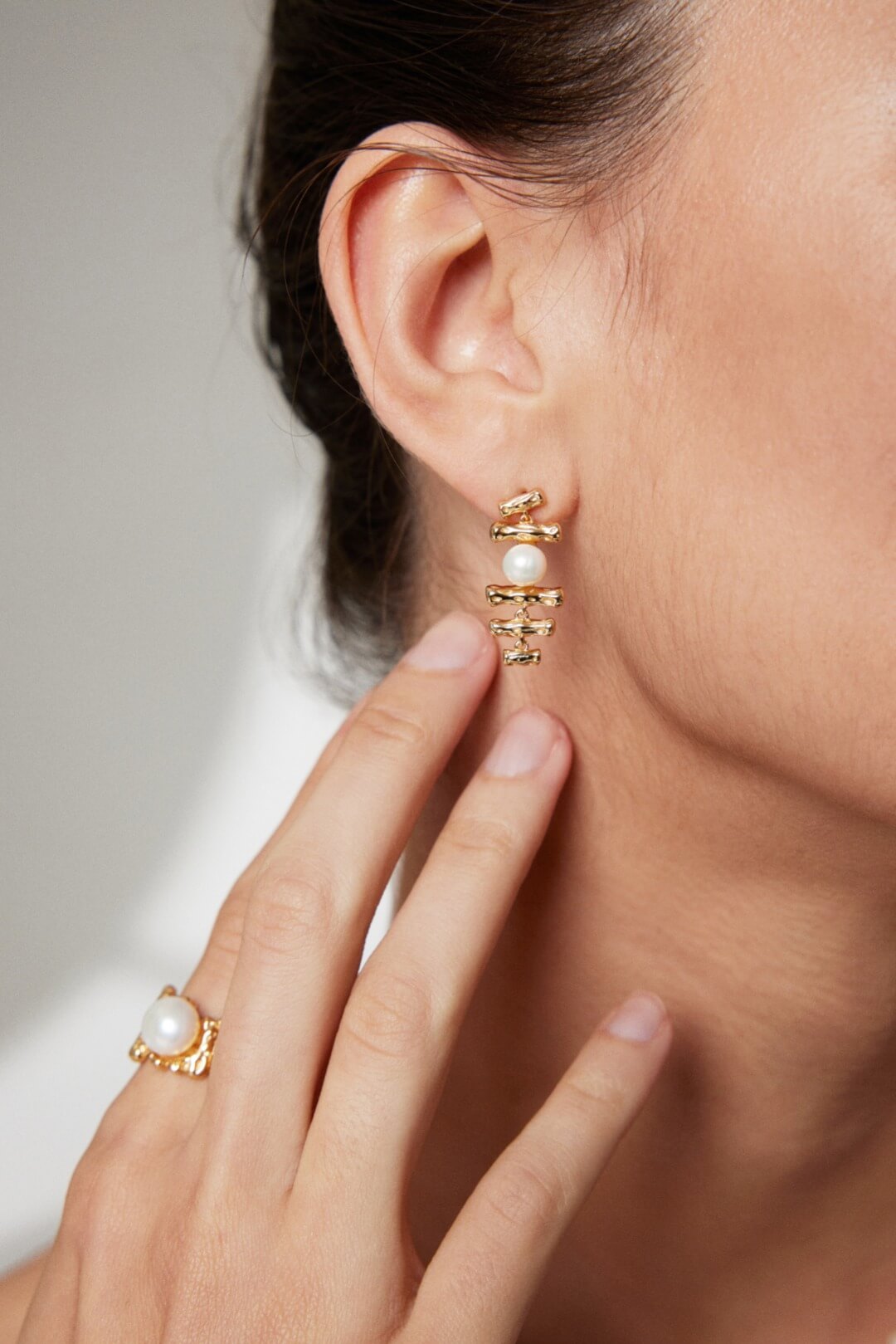 Minimal 18K gold earrings with natural pearls-love story jewelry