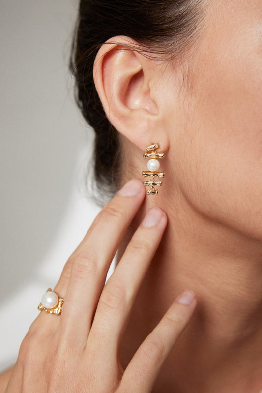 Minimal 18K gold earrings with natural pearls-love story jewelry