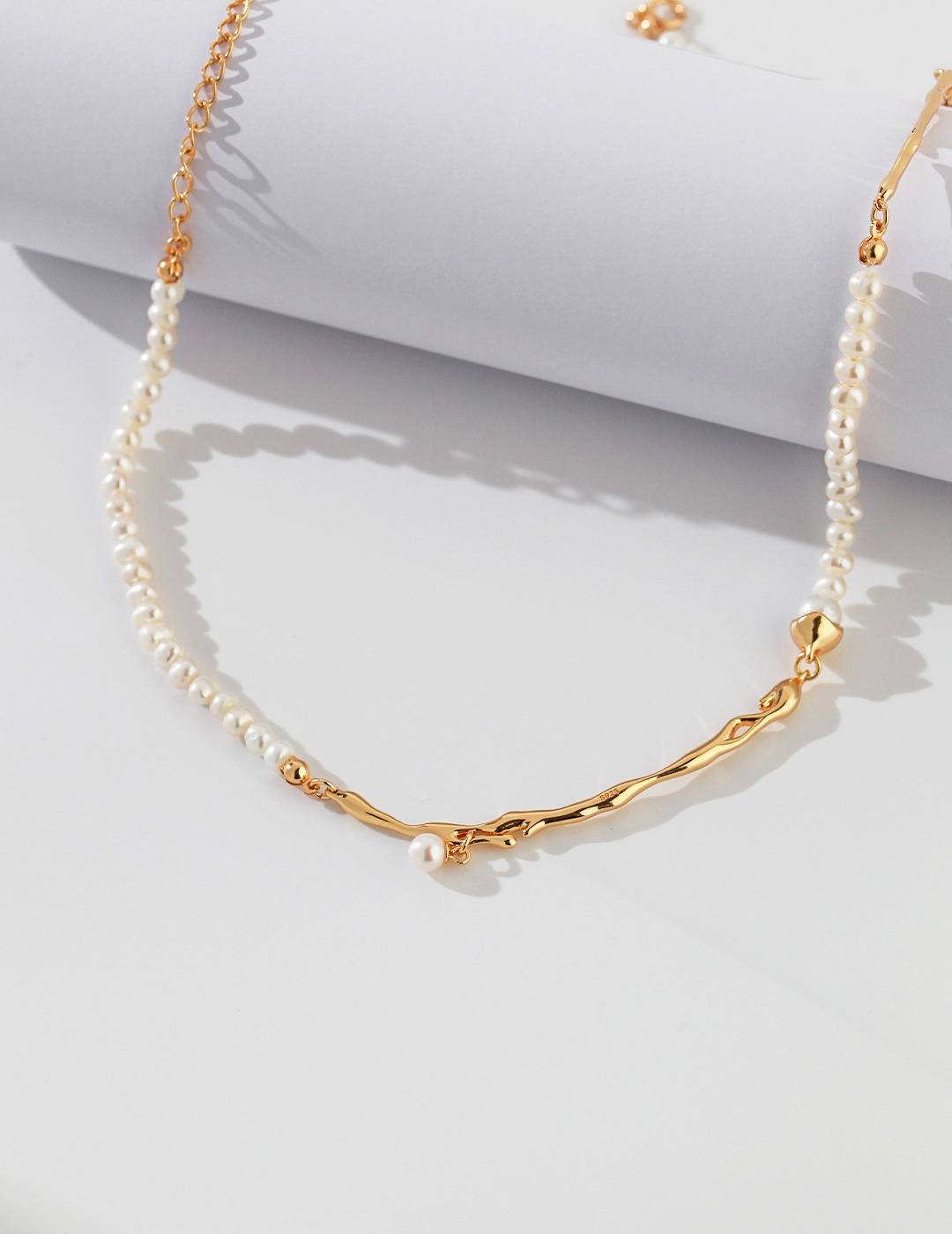 "Modern Muse" Chic 18K Gold Natural Pearl Choker