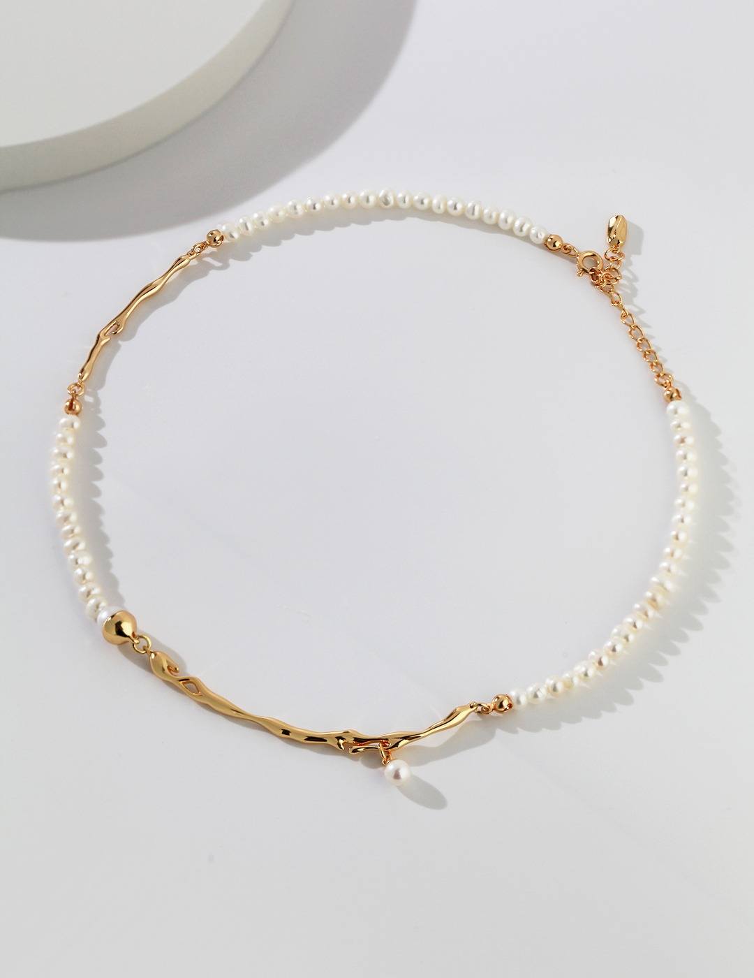 "Modern Muse" Chic 18K Gold Natural Pearl Choker
