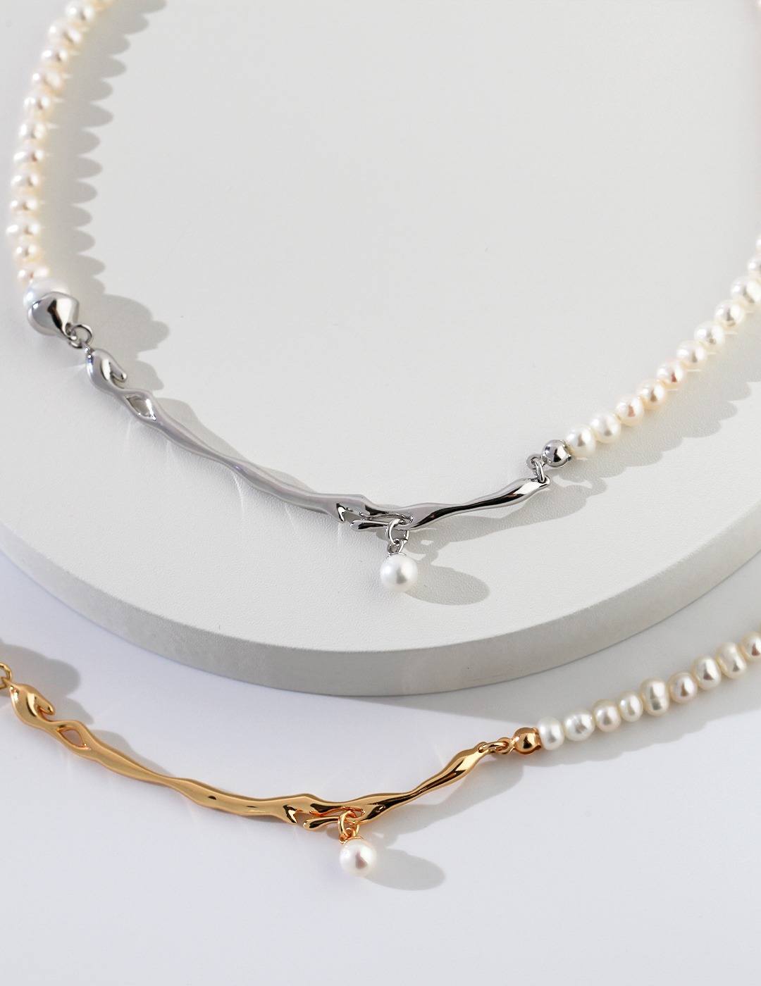 "Modern Muse" Chic 18K Gold Natural Pearl Choker