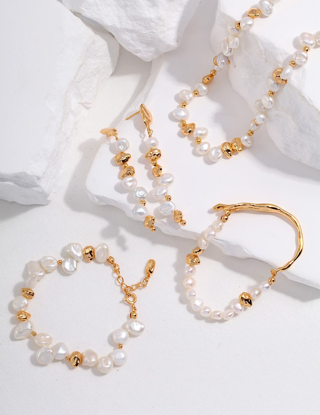 'Particles' elegant 18K gold choker with natural pearls-love story jewelry