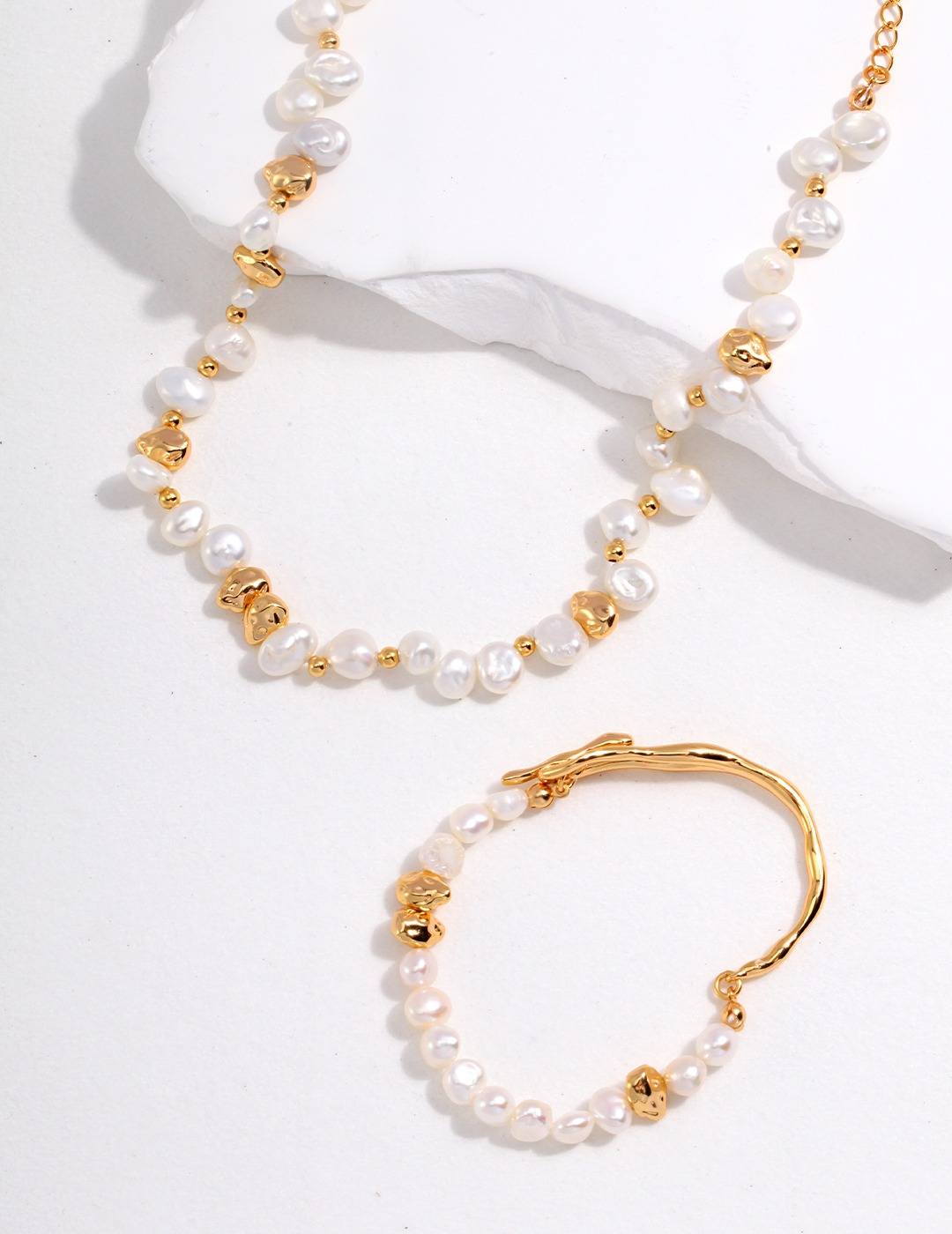'Particles' elegant 18K gold choker with natural pearls-love story jewelry