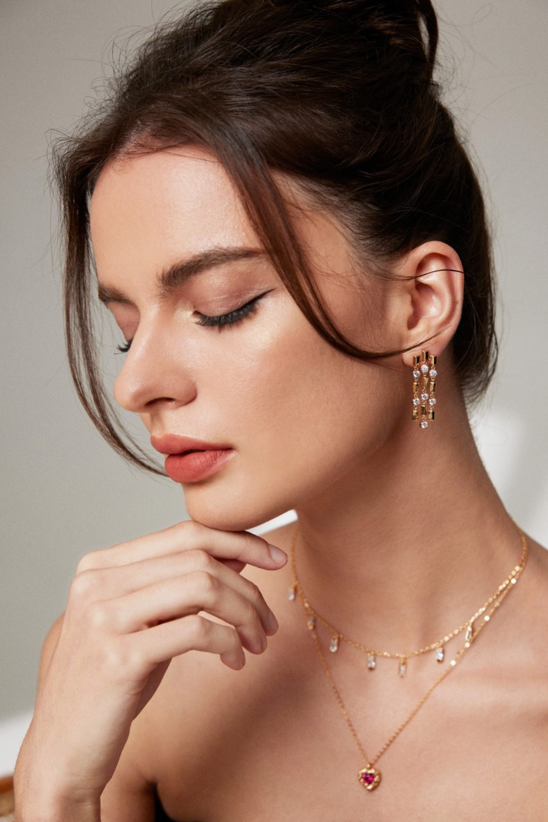 'Sparkles' chic 18K gold choker with zircon and layered design-love story jewelry