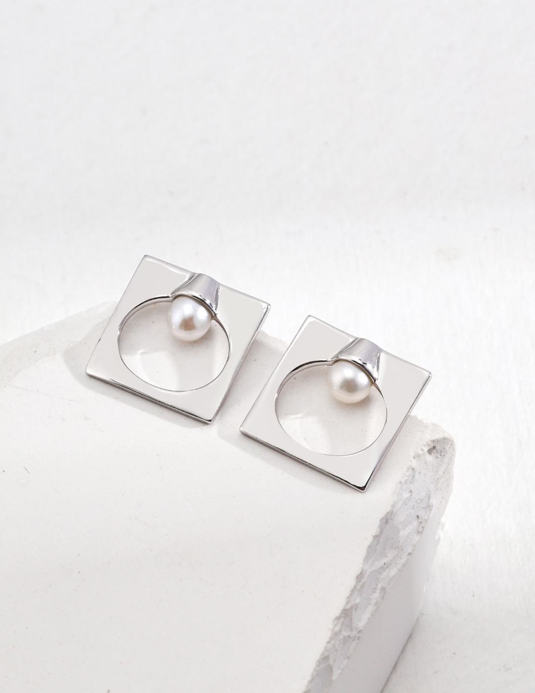 Stylish pearl earrings with geometric element design-love story jewelry