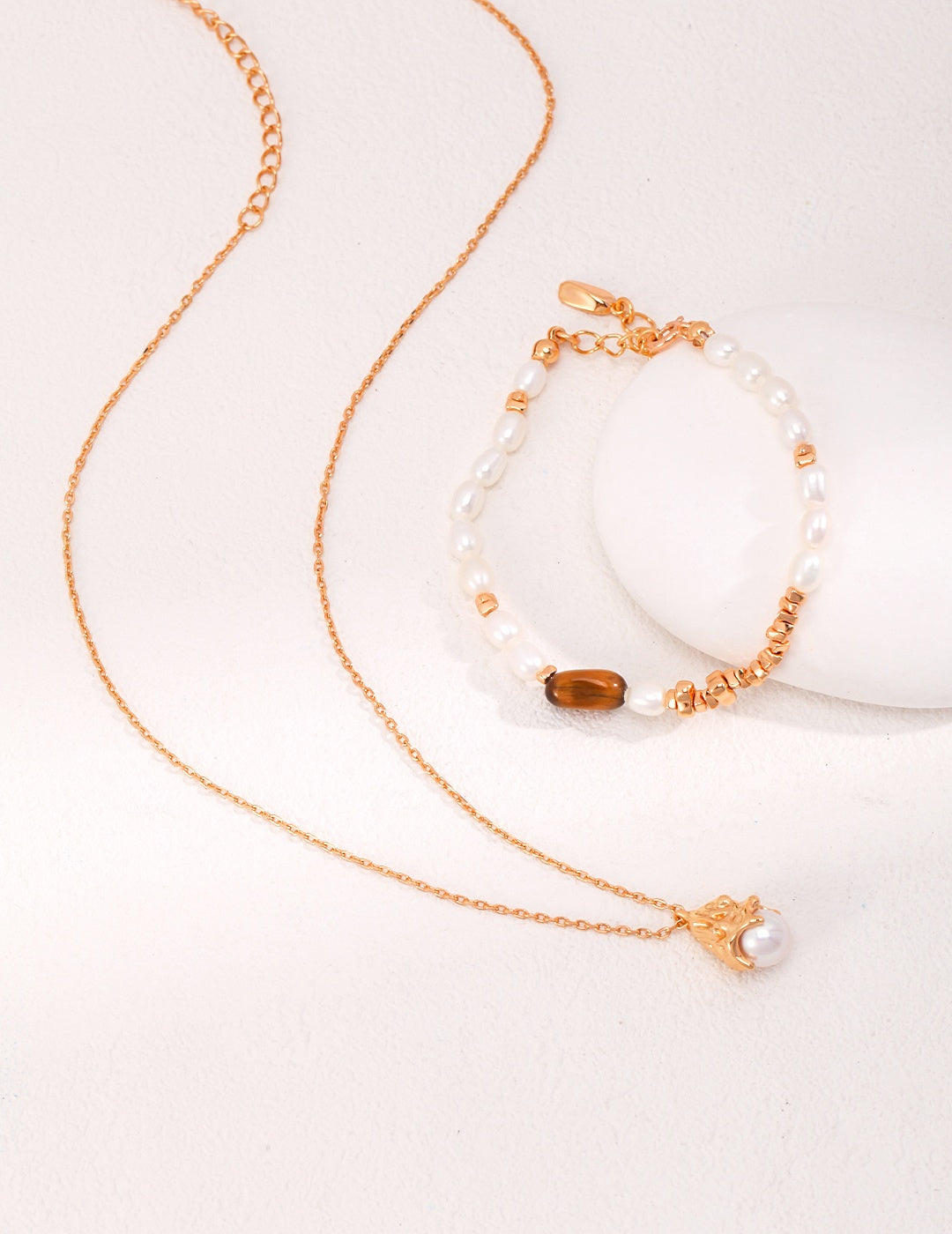 "The One" elegant 18K gold pendant with a natural pearl pendant-love story jewelry