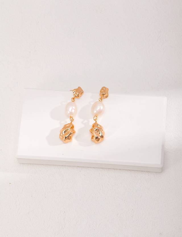 "The One" elegant 18K gold pendant with a natural pearl pendant-love story jewelry