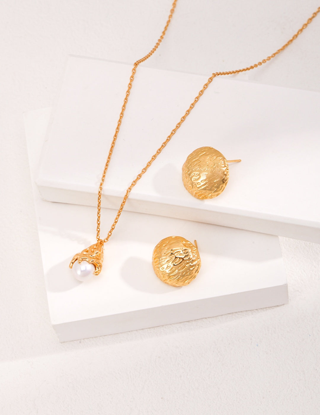 "The One" elegant 18K gold pendant with a natural pearl pendant-love story jewelry