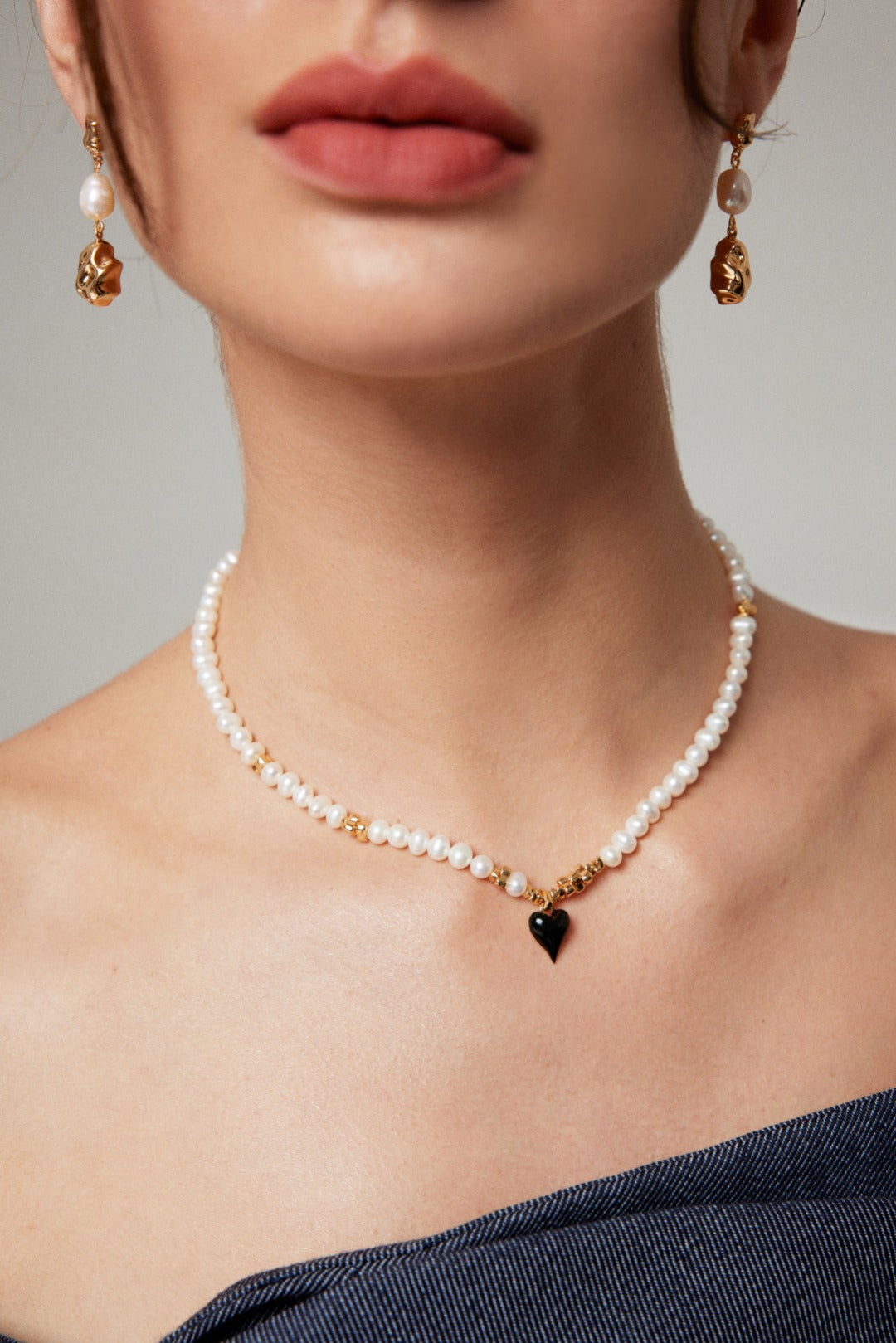 Elegant and timeless: Pure silver natural pearl necklace adorned with classic love elements love story jewelry