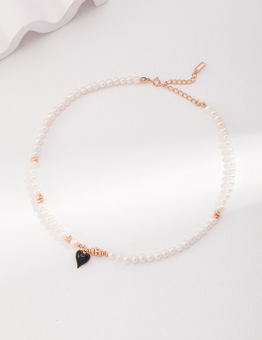 Elegant and timeless: Pure silver natural pearl necklace adorned with classic love elements love story jewelry